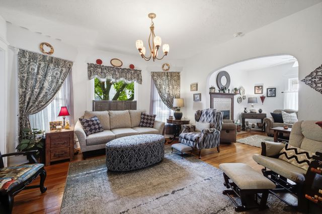 24 W Ash Street W, Three Oaks, MI 49128