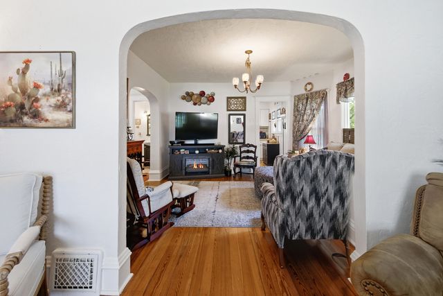 24 W Ash Street W, Three Oaks, MI 49128