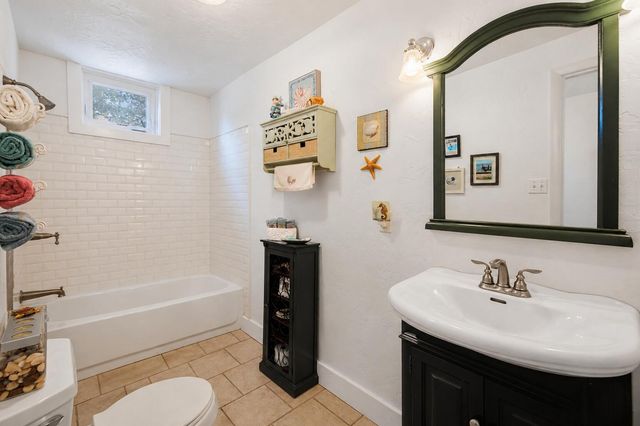 24 W Ash Street W, Three Oaks, MI 49128