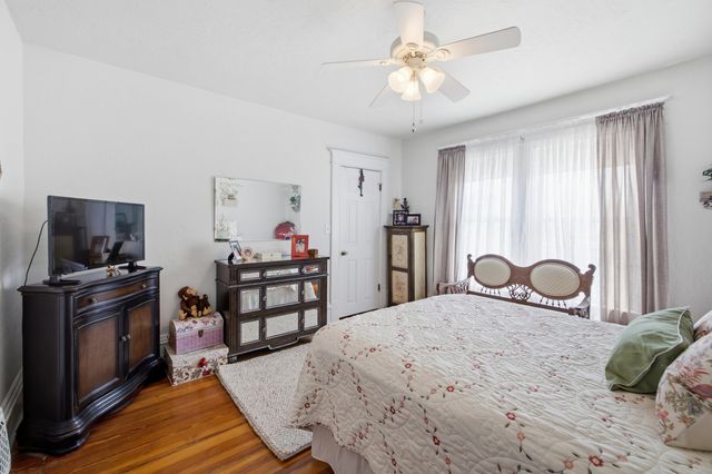 24 W Ash Street W, Three Oaks, MI 49128