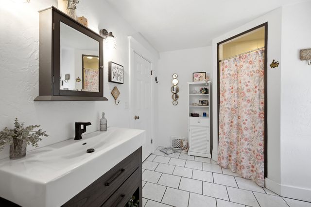 24 W Ash Street W, Three Oaks, MI 49128