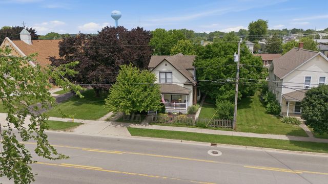 24 W Ash Street W, Three Oaks, MI 49128