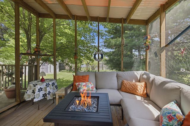 24 W Ash Street W, Three Oaks, MI 49128