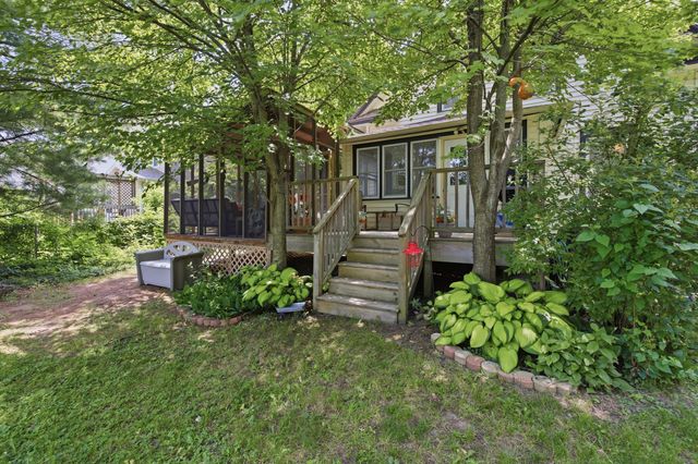 24 W Ash Street W, Three Oaks, MI 49128