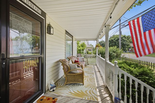 24 W Ash Street W, Three Oaks, MI 49128