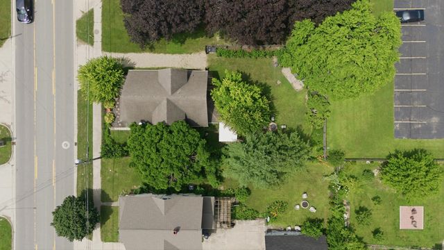 24 W Ash Street W, Three Oaks, MI 49128