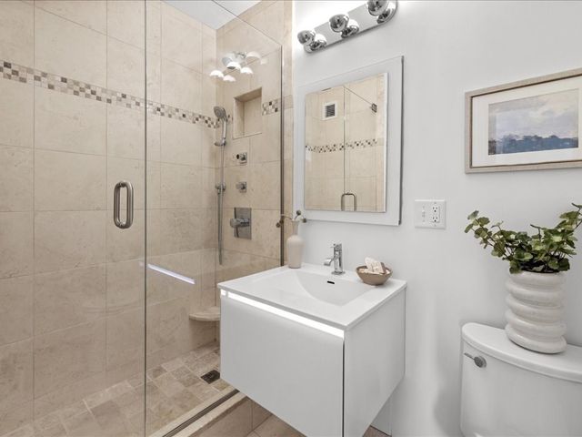 65 East India Row 33A, Boston, MA 02110