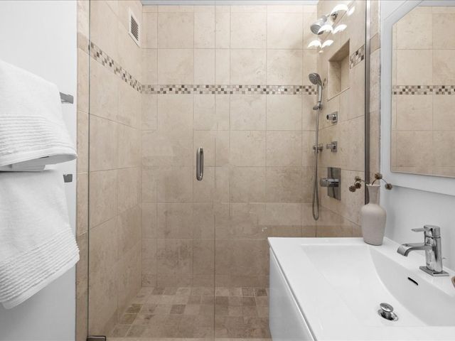 65 East India Row 33A, Boston, MA 02110