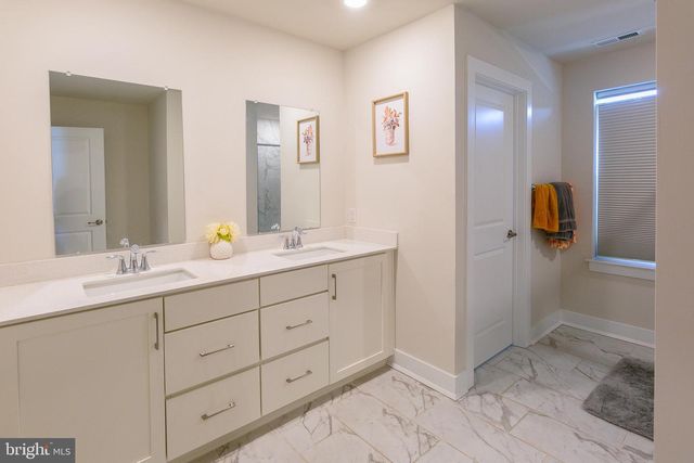 22 LADBROKE DR, Exton, PA 19341