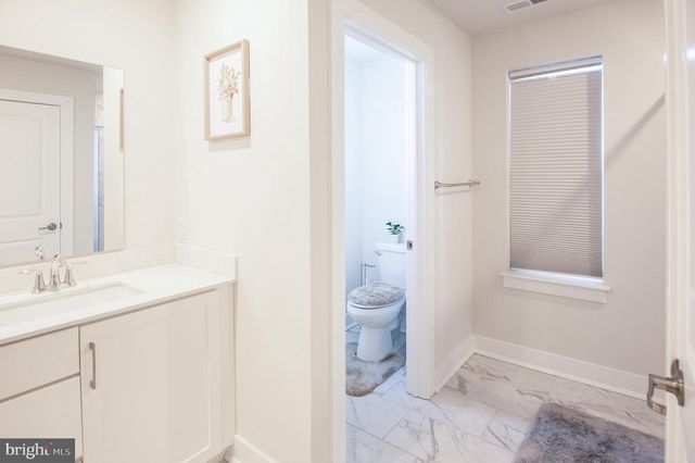 22 LADBROKE DR, Exton, PA 19341