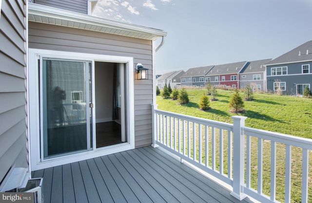22 LADBROKE DR, Exton, PA 19341