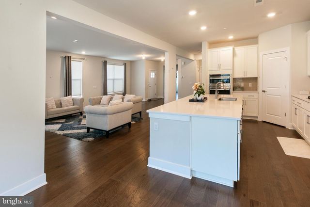 22 LADBROKE DR, Exton, PA 19341
