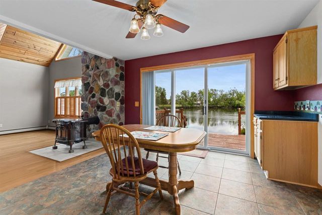 728 E RIVER DRIVE, Omro, WI 54963