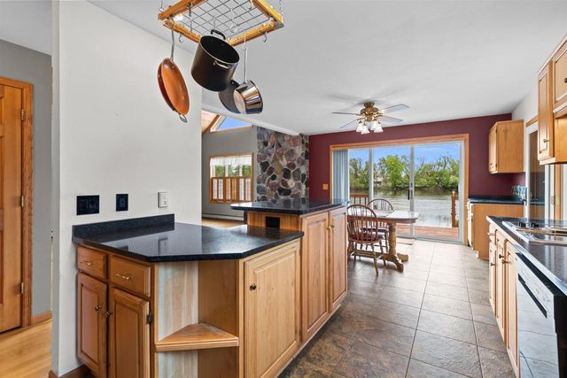 728 E RIVER DRIVE, Omro, WI 54963