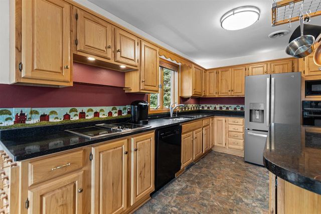 728 E RIVER DRIVE, Omro, WI 54963