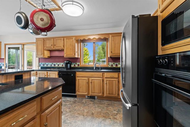 728 E RIVER DRIVE, Omro, WI 54963
