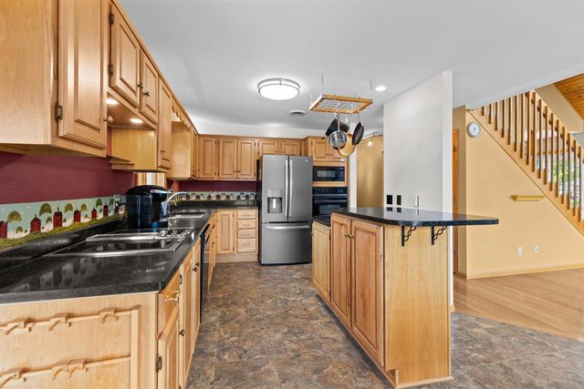728 E RIVER DRIVE, Omro, WI 54963