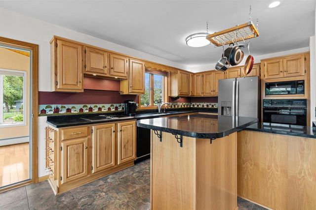 728 E RIVER DRIVE, Omro, WI 54963