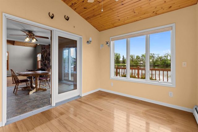 728 E RIVER DRIVE, Omro, WI 54963