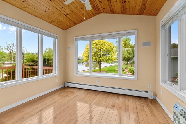 728 E RIVER DRIVE, Omro, WI 54963