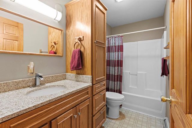 728 E RIVER DRIVE, Omro, WI 54963