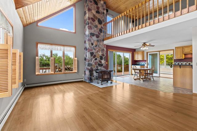 728 E RIVER DRIVE, Omro, WI 54963