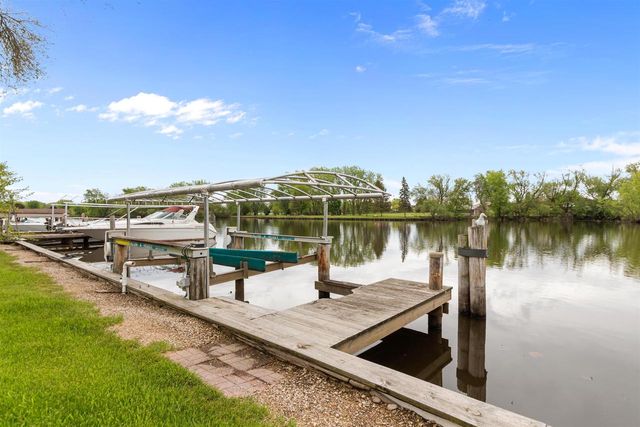 728 E RIVER DRIVE, Omro, WI 54963