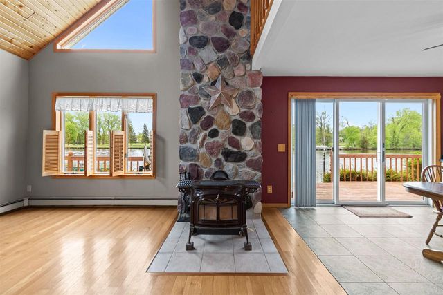 728 E RIVER DRIVE, Omro, WI 54963