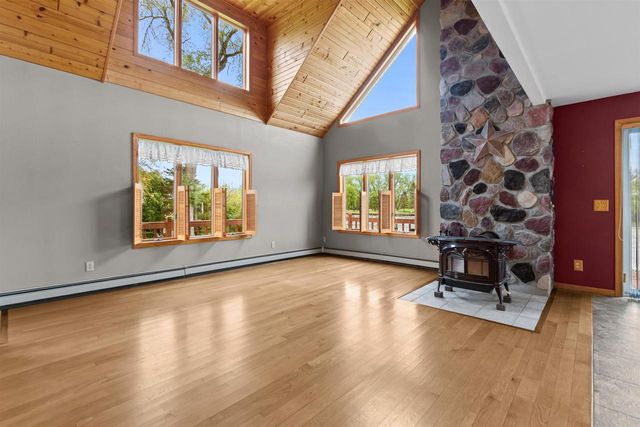 728 E RIVER DRIVE, Omro, WI 54963