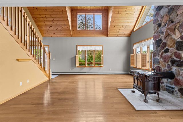 728 E RIVER DRIVE, Omro, WI 54963