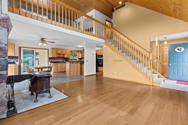 728 E RIVER DRIVE, Omro, WI 54963
