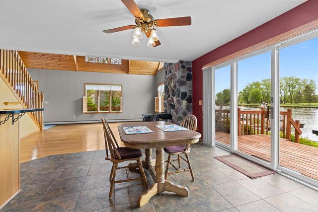 728 E RIVER DRIVE, Omro, WI 54963