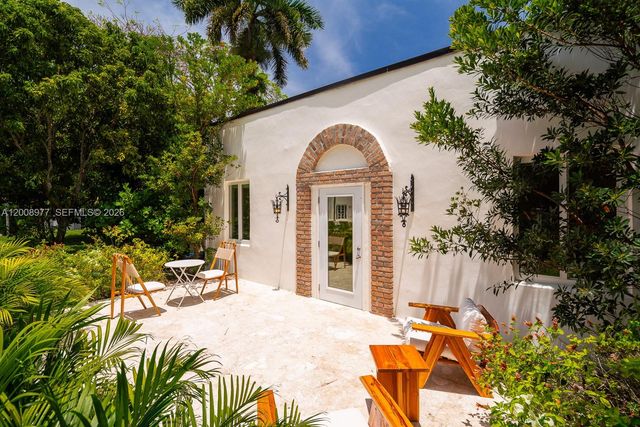 1228 Alhambra Cir, Coral Gables, FL 33134