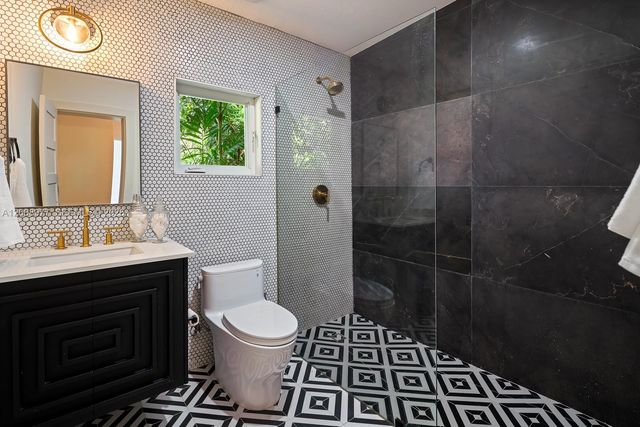 1228 Alhambra Cir, Coral Gables, FL 33134