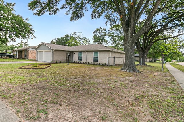 9002 Bunny Run Drive, Houston, TX 77088