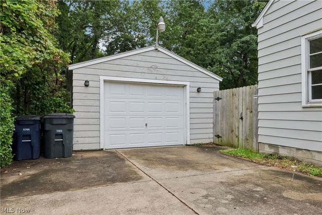1237 Easton Drive, Akron, OH 44310