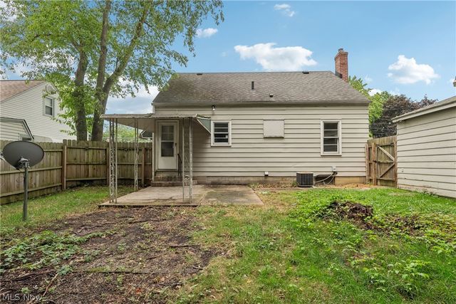 1237 Easton Drive, Akron, OH 44310