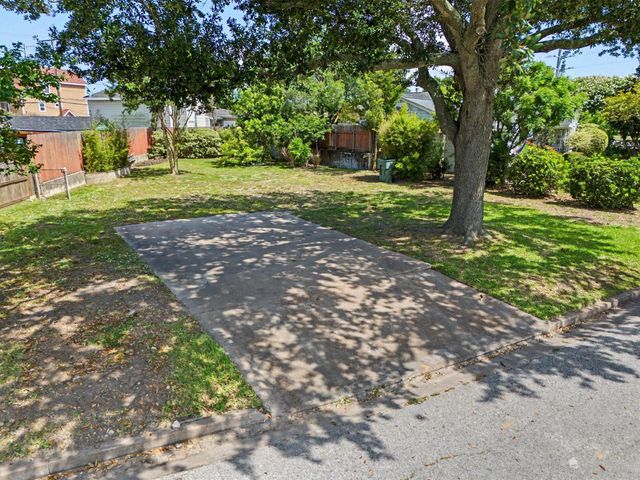 1908 Neumann Drive, Galveston, TX 77551