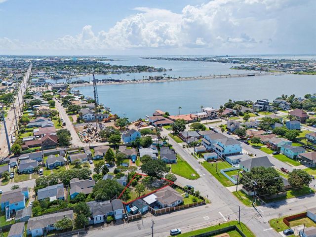 1908 Neumann Drive, Galveston, TX 77551