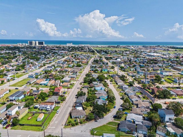 1908 Neumann Drive, Galveston, TX 77551