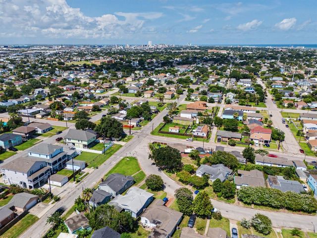 1908 Neumann Drive, Galveston, TX 77551