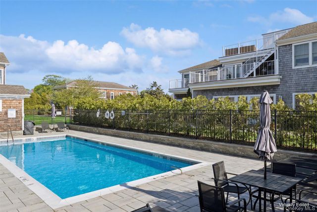 68 Foster Avenue 19, Hampton Bays, NY 11946