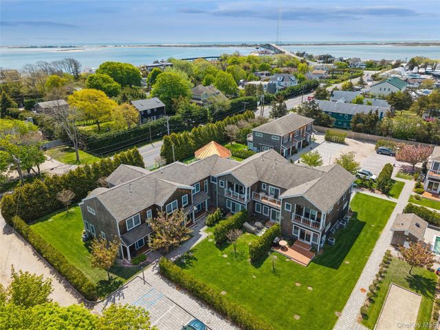 68 Foster Avenue 19, Hampton Bays, NY 11946
