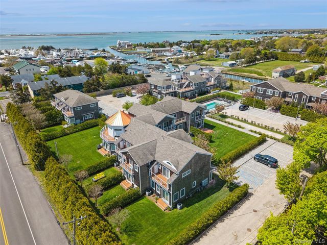 68 Foster Avenue 19, Hampton Bays, NY 11946