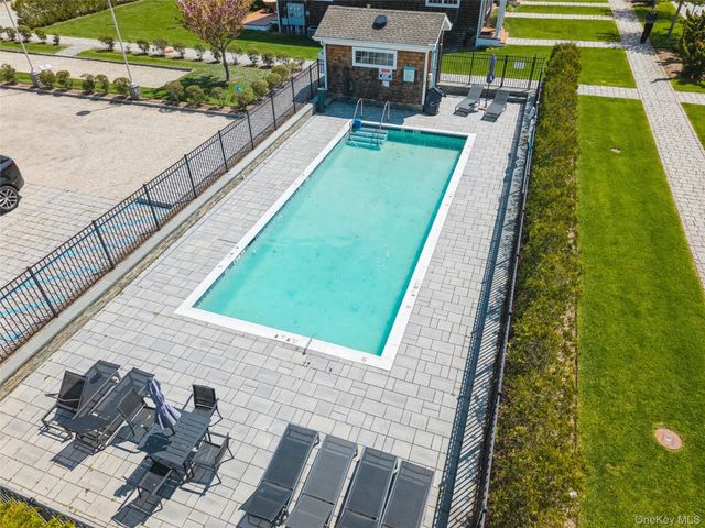 68 Foster Avenue 19, Hampton Bays, NY 11946