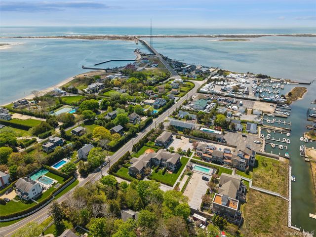 68 Foster Avenue 19, Hampton Bays, NY 11946