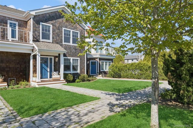 68 Foster Avenue 19, Hampton Bays, NY 11946