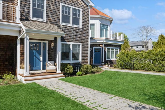 68 Foster Avenue 19, Hampton Bays, NY 11946