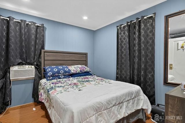 6 Hayes Court, North Brunswick, NJ 08902