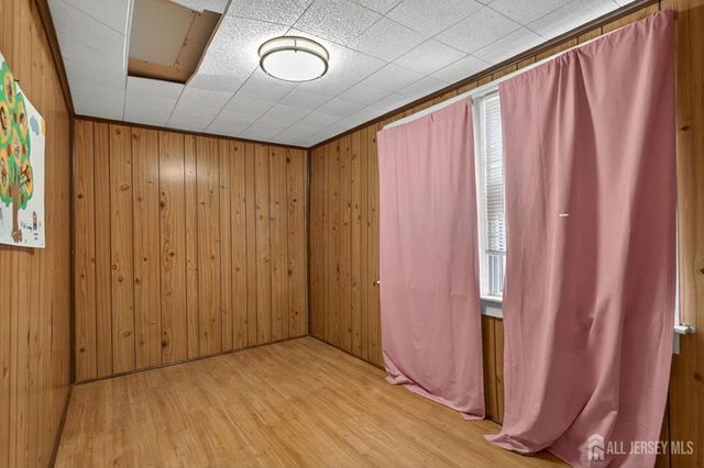 6 Hayes Court, North Brunswick, NJ 08902